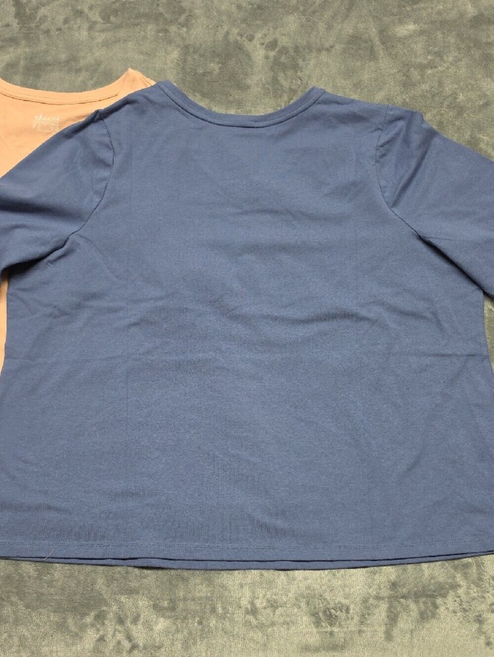 d&co V-Neck Short Sleeve Tee in Blue and Peach (2pack) SZ 3X - Picture 7 of 8